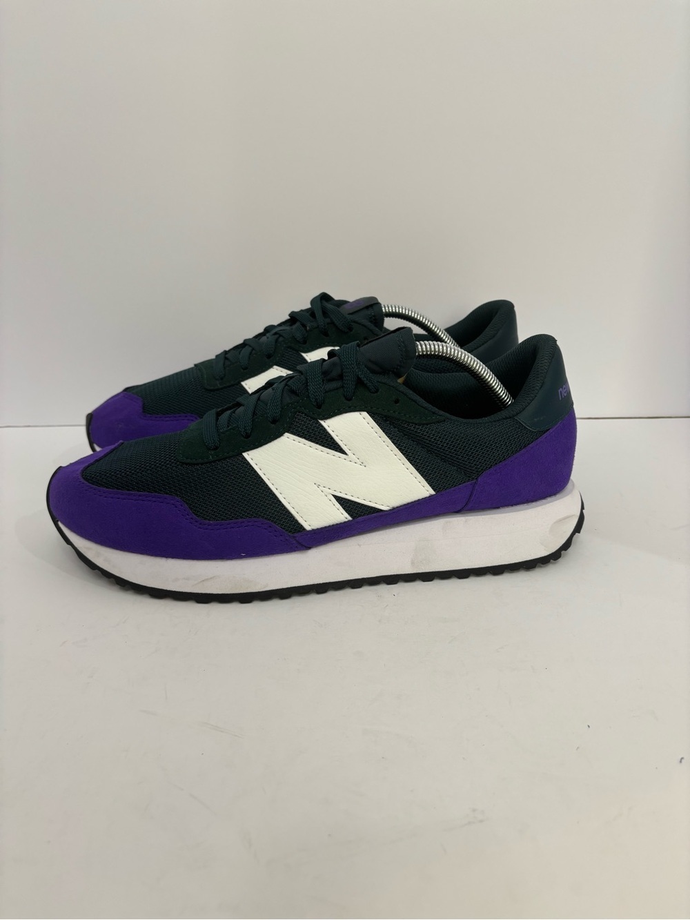 New Balance Retro Runner Sneakers in Black, Purple & White size 10.5 - Picture 3 of 9